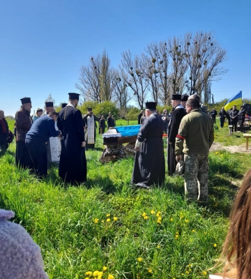 Багато місяців вважали зниклим безвісти: у Луцькому районі попрощалися із 26-річним Героєм Дмитром Шереметою