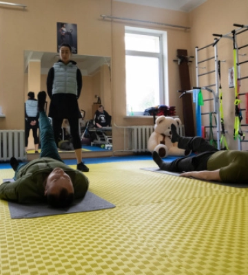 Мер Брюсселя відвідав медзаклад у Києві, де створюють реабілітаційний центр для захисників