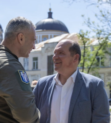 У столиці започаткували «Алею друзів Києва» на Володимирській гірці та вже висадили перші дерева