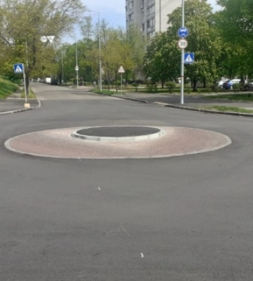 На перехресті вулиць Бекешкіної та Вільде влаштували кільцеву розв’язку