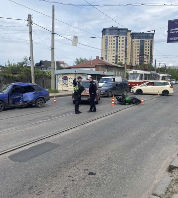 В Харькове машина столкнулась с мотоциклом: двое пострадавших 
