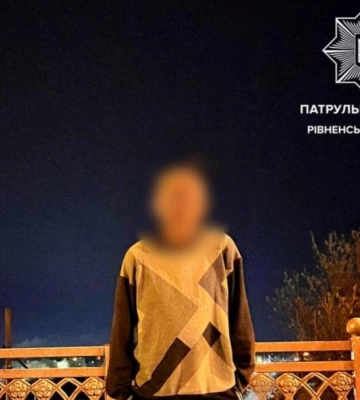 У Рівному патрульні допомогли чоловіку, який забув, де проживає