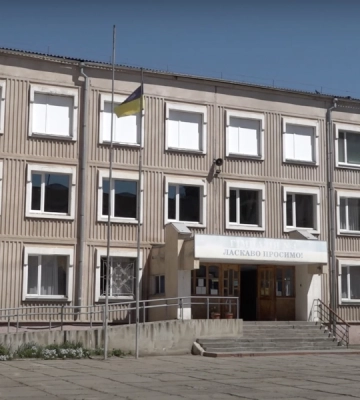 У Миколаївському ліцеї № 55 донори замінили вікна, пошкоджені внаслідок обстрілів