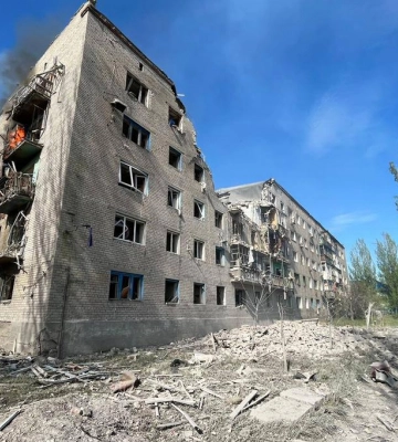 Росіяни вдарили по багатоповерхівкам в Авдіївці, під завалами — родина