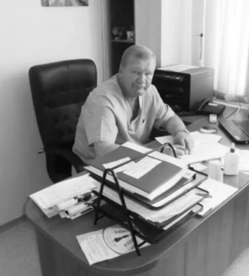 После работы зашел в АТБ, туда прилетела ракета: в Херсоне россияне убили учительницу и врача