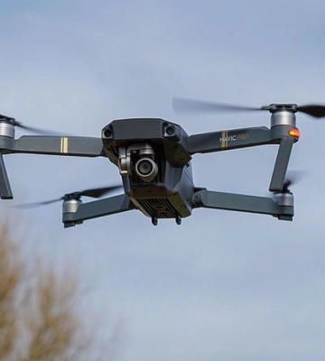 МК "Запорожсталь" передал защитникам современные дроны Mavic