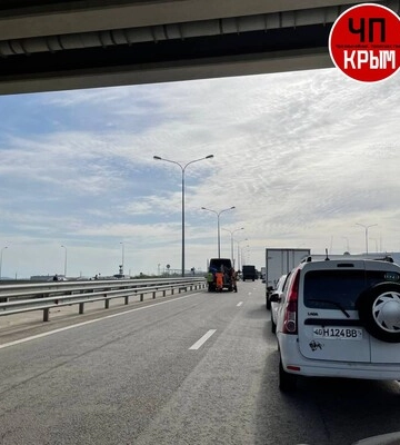 У Криму &quot;бавовна&quot;: окупанти повідомляють про роботу ППО й про закриття Керченського мосту (карта)