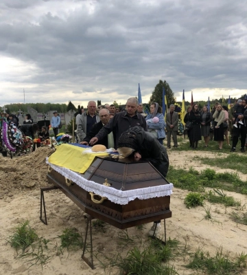 Не підлягав призову, але пішов добровольцем: на Волині поховали Героя Петра Литвинюка, який помер у російському полоні