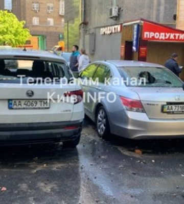 В центре Киева забил огромный &quot;фонтан&quot;: фото и видео серьезного ЧП
