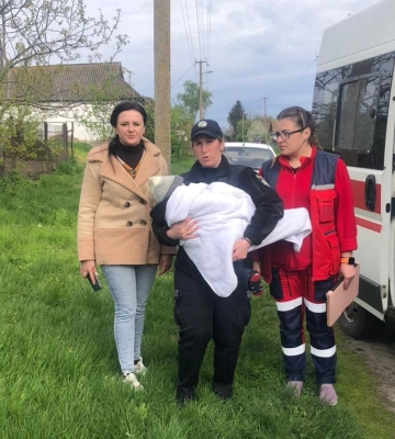 Буринські поліцейські вилучили дитину із родини