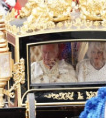 Чарльз III на карете достиг Вестминстерского аббатства