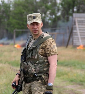 Найближчим часом піхота підійме українські прапори над Кримом, Донецьком та Луганськом — Сирський