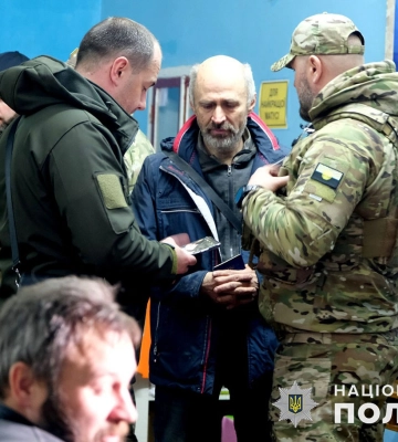 Під час екстреної евакуації з Бахмута поліцейські врятували четверо людей