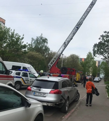 У Луцьку горіла квартира в багатоповерховому будинку