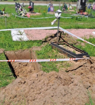 На цвинтарі Макарова робітники виявили снаряд під час копання могили