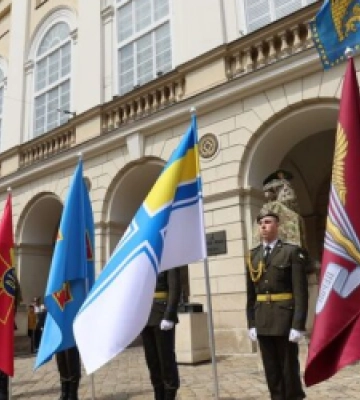 Захисник з біонічним протезом підняв прапор Львова: як місто відзначає своє 767-річчя