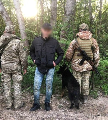 Закарпатські прикордонники затримали чергових порушників кордону
