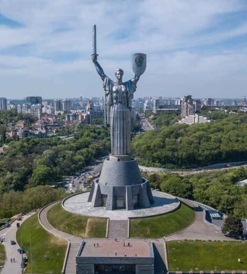 Стало известно, чем заменят советский герб на «Родине-матери» в Киеве