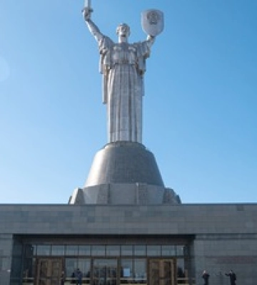 Серпа и молота не будет: с монумента &quot;Родина – Мать&quot; уберут герб СССР