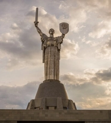Серпа и молота не будет: с монумента &quot;Родина – Мать&quot; уберут герб СССР