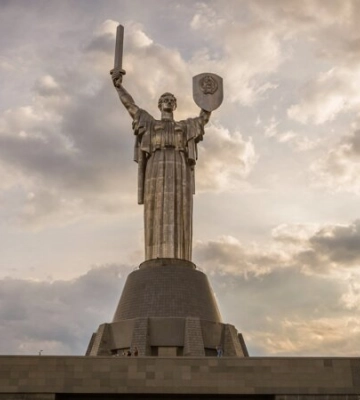 Початкова стадія процесу почалась. Радянський герб на Батьківщині-матері замінять тризубом — Ткаченко