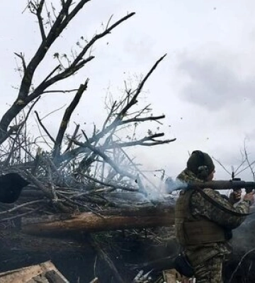 Ворог веде наступальні дії Бахмутському та Мар’їнському напрямках. Йдуть важкі бої за Бахмут та Мар’їнку. Відбито 30 атак росіян, - Генштаб