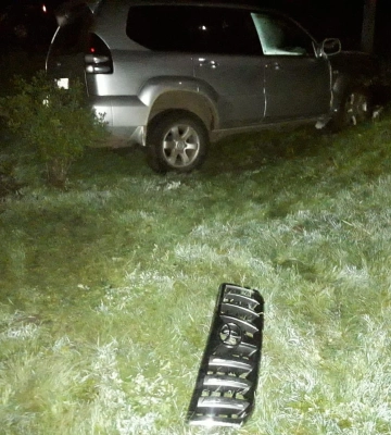 На Харківщині через невмілого водія перекинулася Toyota Prado з двома дітьми