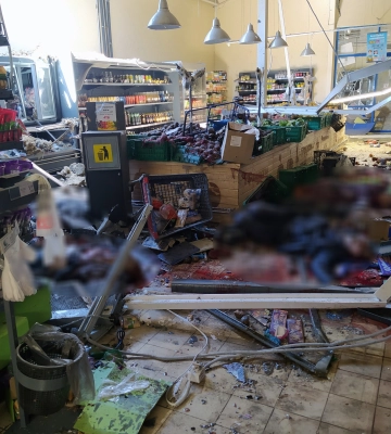 «Росія цілиться в будинки, магазини, зупинки»: зросла кількість загиблих внаслідок удару по Херсону та області