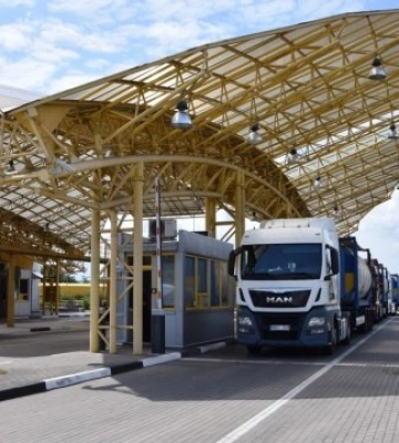 Волинські перевізники на «Ягодині» блокують рух польських вантажівок
