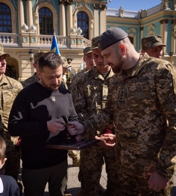 Вы являетесь источником прочности для всей Украины: Зеленский отметил пехотинцев в Мариинском дворце в Киеве