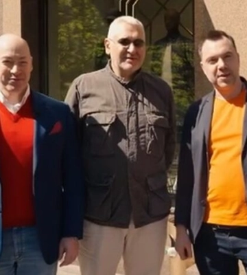 &quot;Редкий исторический кадр&quot;. Как Гордон с Фейгиным в Киеве случайно встретили Арестовича. Видео