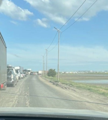 На Чонгаре образовалась огромная пробка из-за объявленной россиянами эвакуации — мэр Мелитополя