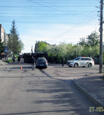 У Бердичеві зіткнулися вантажівка та легковик: поліцейські з’ясовують обставини ДТП
