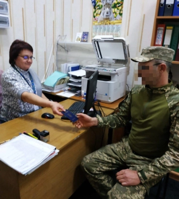 Прифронтові підрозділи Державної міграційної служби щоденно надають послуги захисникам України
