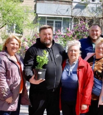 #ЧистийДніпро та #Дніпро_квітучий: мешканці АНД району активно долучилися до суботника, організованого на 11 локаціях
