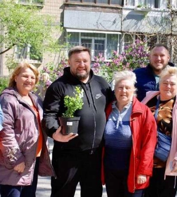 #ЧистийДніпро та #Дніпро_квітучий: мешканці АНД району активно долучилися до суботника, організованого на 11 локаціях