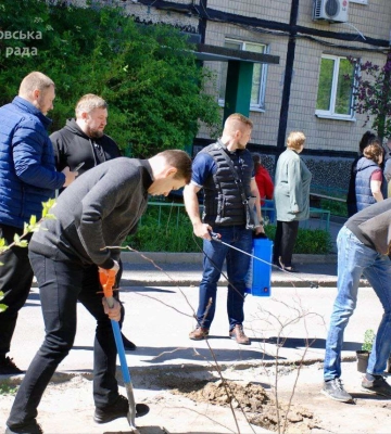 Прибрали смітники, навели лад на прибудинкових територіях: у Соборному районі влаштували суботник