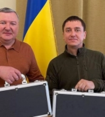Меценат зі Львова для «Поліських вовків» передав дві антидронові рушниці