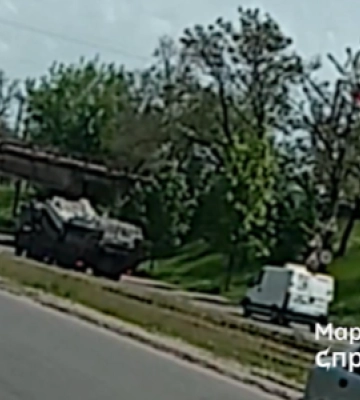 Оккупанты перебрасывают бронированную технику через Мариуполь