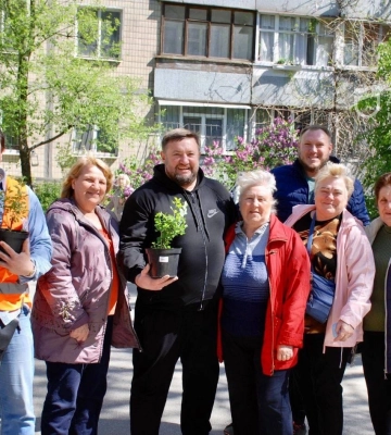 Прибрали смітники, навели лад на прибудинкових територіях: у Соборному районі влаштували суботник