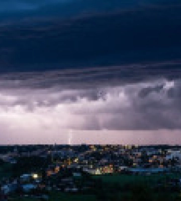 За последние сутки во Франции зафиксировано более 25 000 ударов молнии