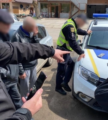 На Одещині поліцейський вимагав гроші у військового