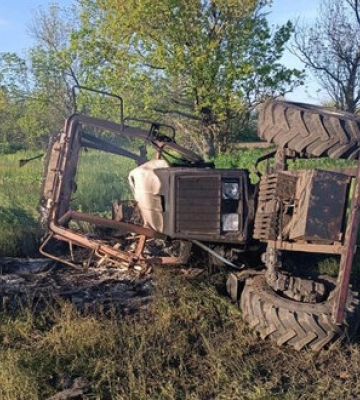 Трактор підірвався на міні на Херсонщині. ФОТО