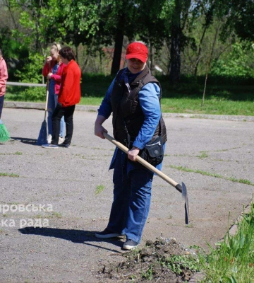 #ЧистийДніпро та #Дніпро_квітучий: мешканці Новокодацького району активно долучилися до суботника на «Безіменній висоті»