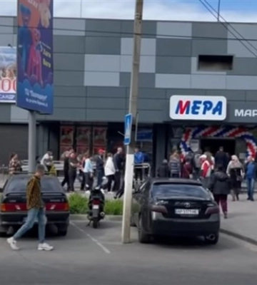 Россияне закрыли продуктовые магазины в Мелитополе, - мэр