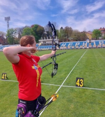 Ольга Хомутовська виборола золото на Чемпіонаті України зі стрільбі з лука серед ДЮСШ