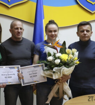 У Житомирі вручили грошові винагороди борчині Ірині Бондар та її тренеру Михайлу Христософу