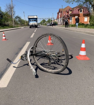 У Костополі юнак на мотоциклі збив 52-річного велосипедиста (ФОТО)