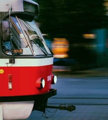 В Днепре 9 мая перекроют Амурский мост. Как будет работать общественный транспорт