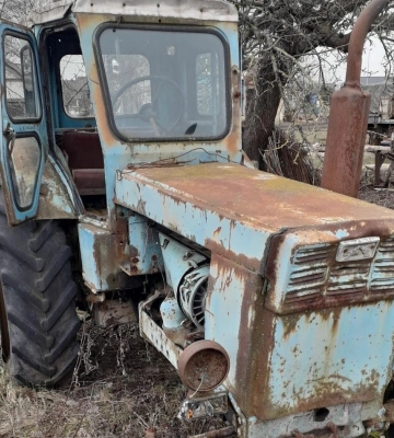 Міськрада на Волині виставила на аукціон трактор 1985 року